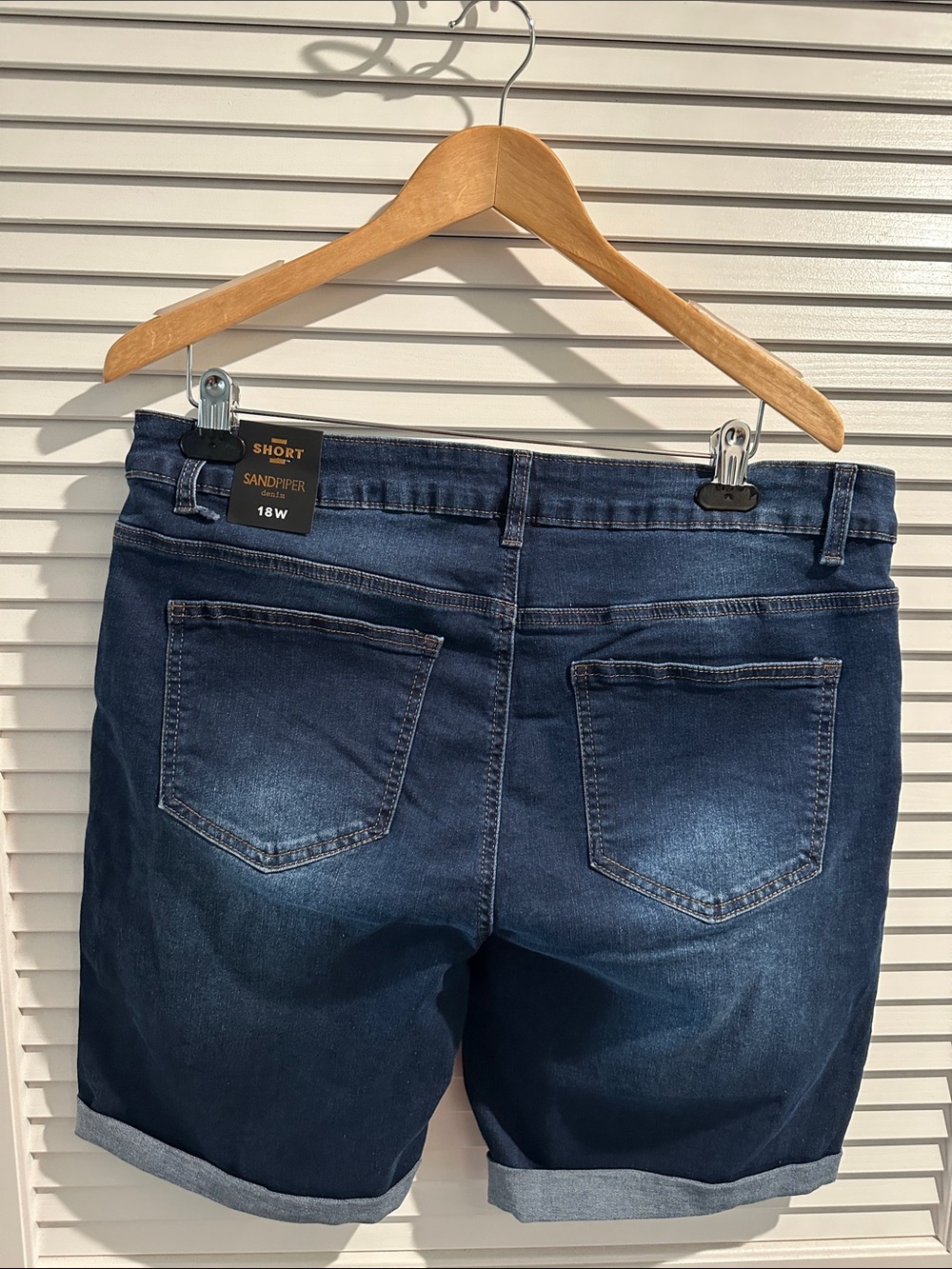 NWT Sandpiper Premium Distressed Front Denim Shorts w/five pockets - Size 18W - Picture 6 of 7